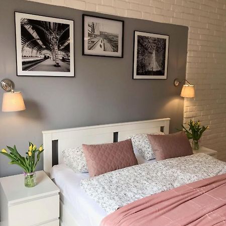 Klimatyczny Apartament Pod Ratuszem -Ul. Slaska 2 Czestochowa Bagian luar foto