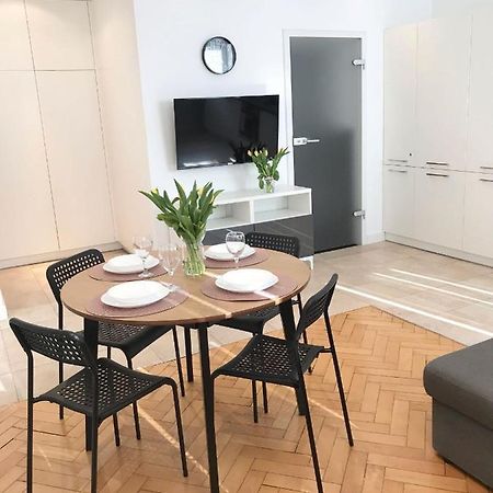 Klimatyczny Apartament Pod Ratuszem -Ul. Slaska 2 Czestochowa Bagian luar foto