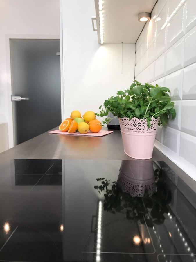 Klimatyczny Apartament Pod Ratuszem -Ul. Slaska 2 Czestochowa Bagian luar foto