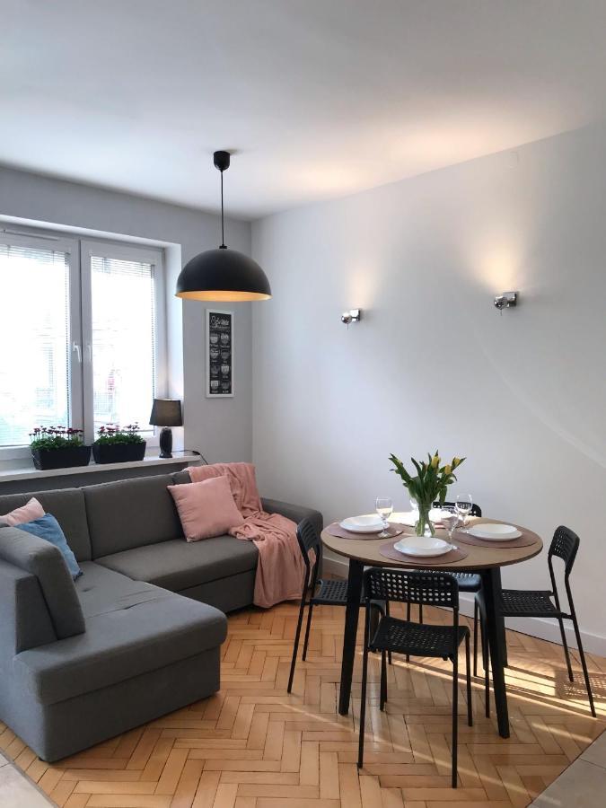 Klimatyczny Apartament Pod Ratuszem -Ul. Slaska 2 Czestochowa Bagian luar foto