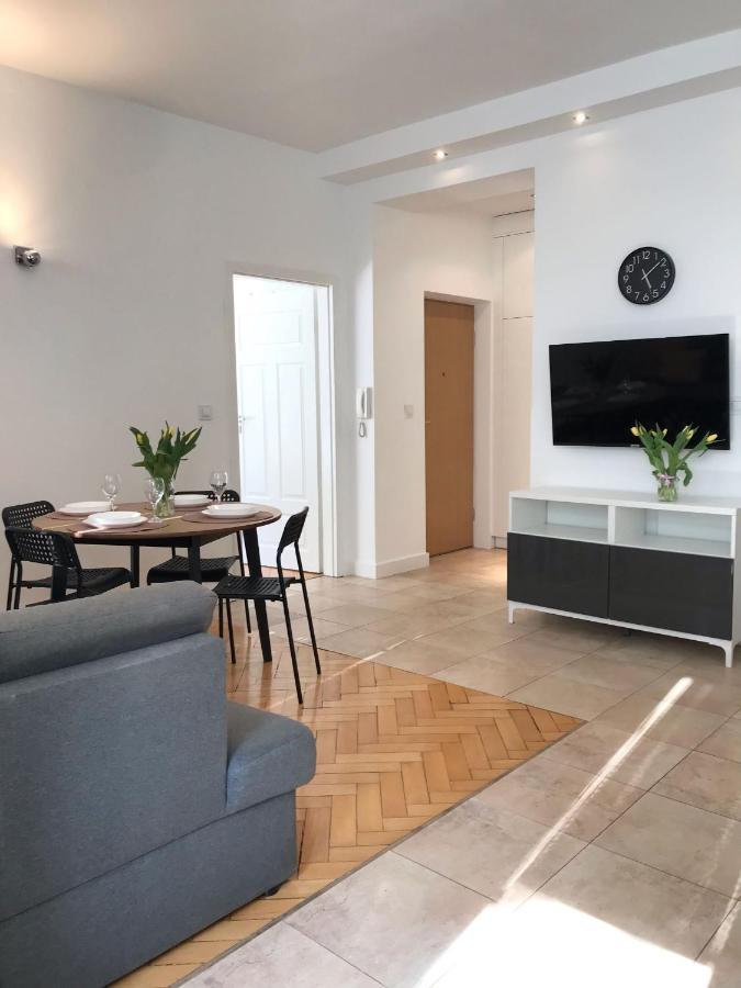 Klimatyczny Apartament Pod Ratuszem -Ul. Slaska 2 Czestochowa Bagian luar foto