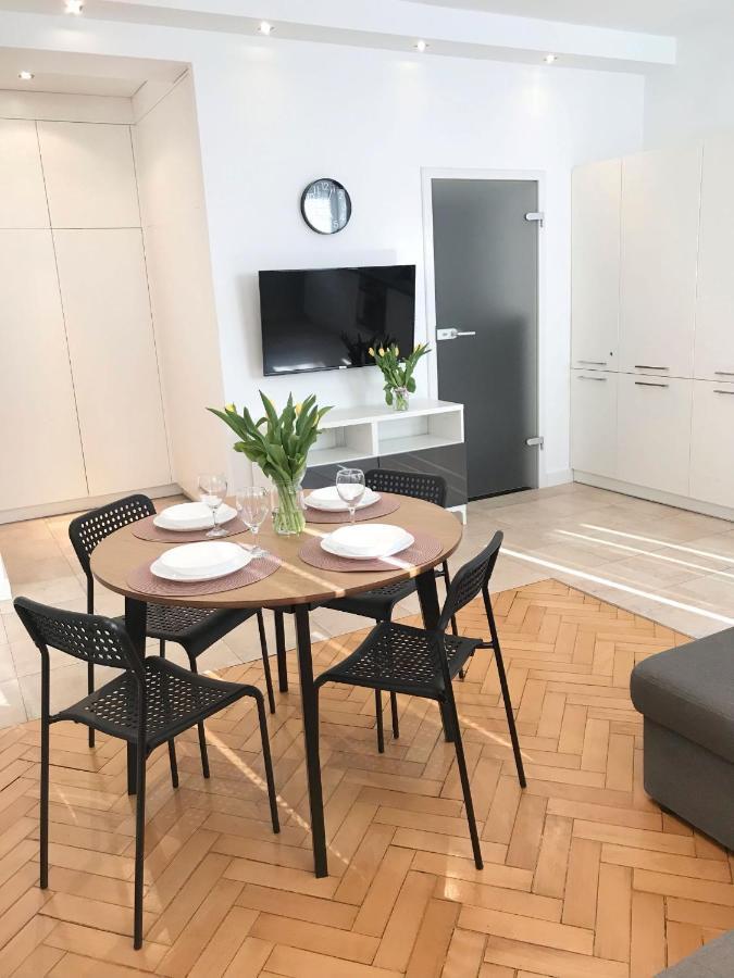 Klimatyczny Apartament Pod Ratuszem -Ul. Slaska 2 Czestochowa Bagian luar foto